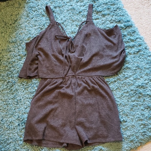 NWOT Charcoal Cold Shoulder Romper Sz S - Picture 4 of 8